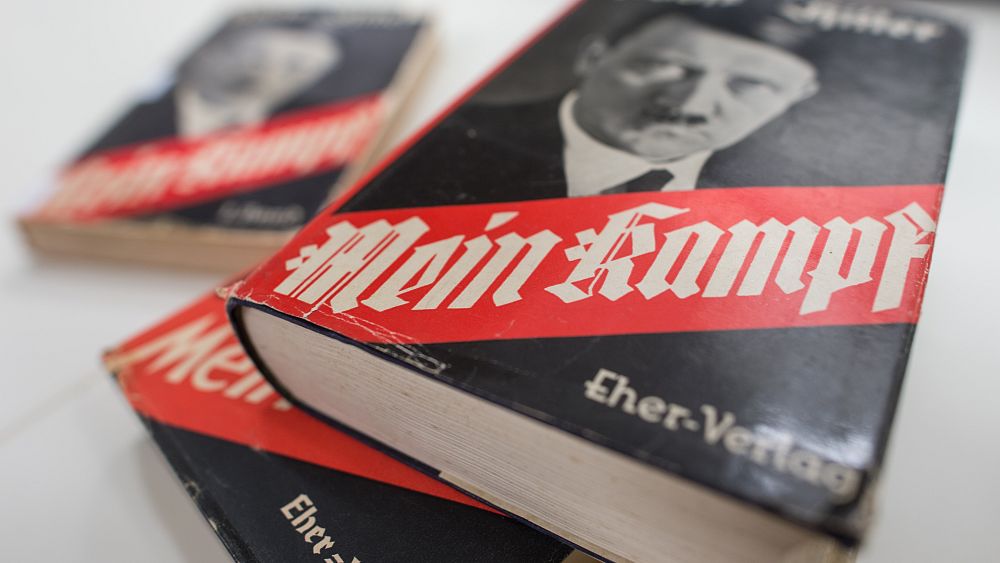Culture Re-View : Hitler publie le premier tome de « Mein Kampf »