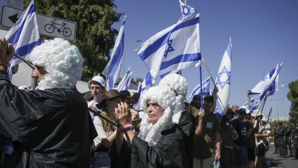 Le parlement israélien donne son feu vert à une réforme judiciaire controversée au milieu de manifestations déchaînées