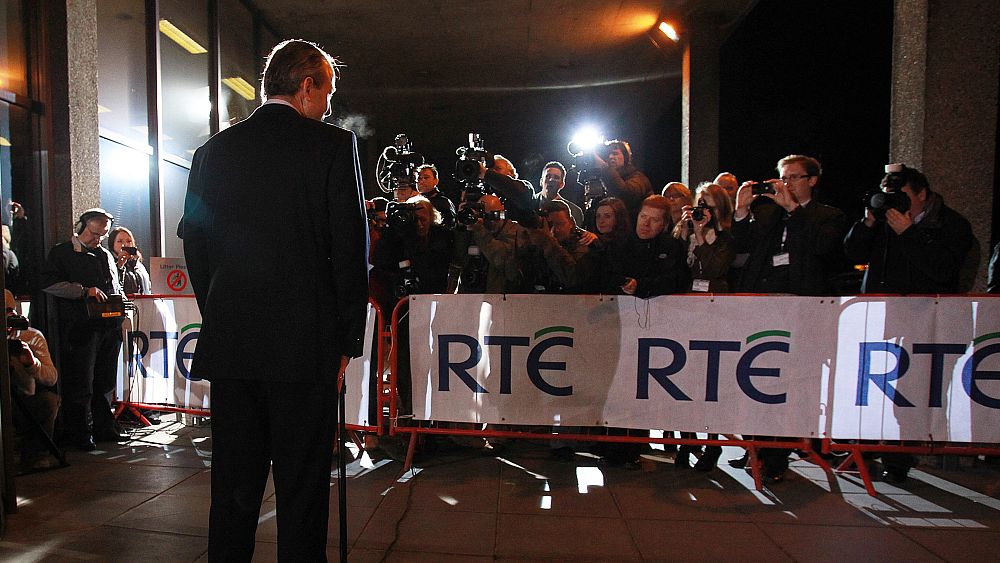 Flip-flops et concerts : le radiodiffuseur national irlandais RTE englouti par un scandale pour des dépenses extravagantes