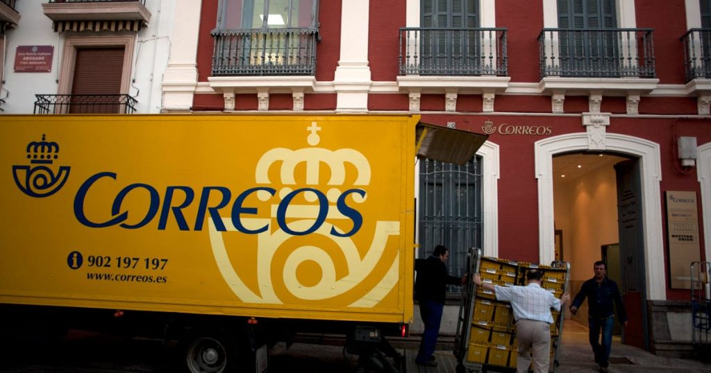 L'Espagne vote par correspondance en nombre record, alors que les conservateurs se querellent avec le service postal