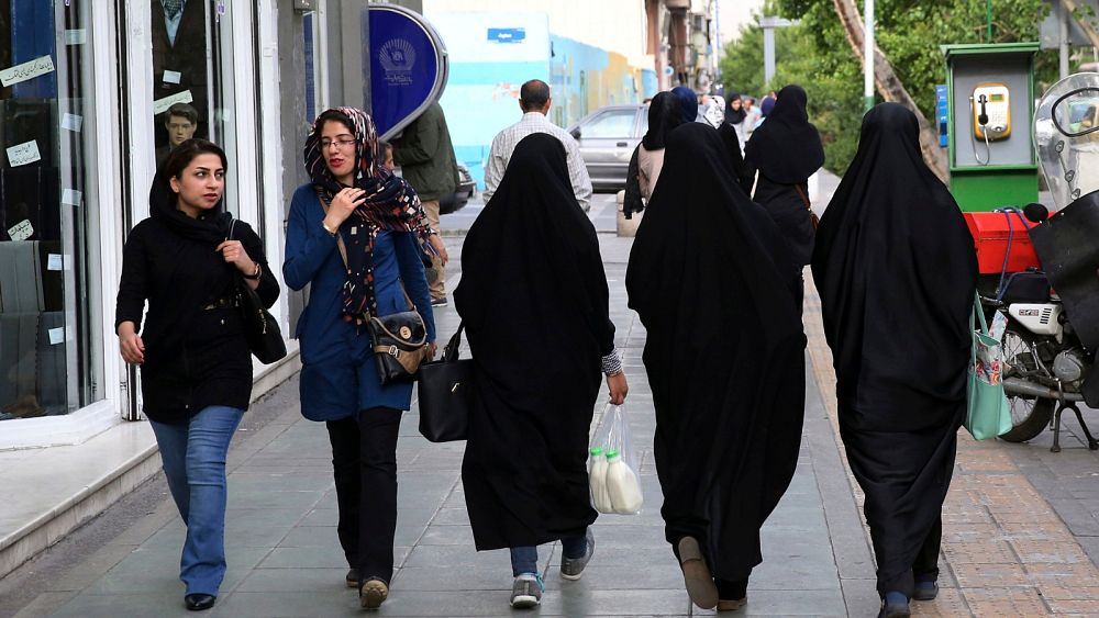 La police des mœurs iranienne est de retour dans la rue pour imposer un code vestimentaire islamique strict