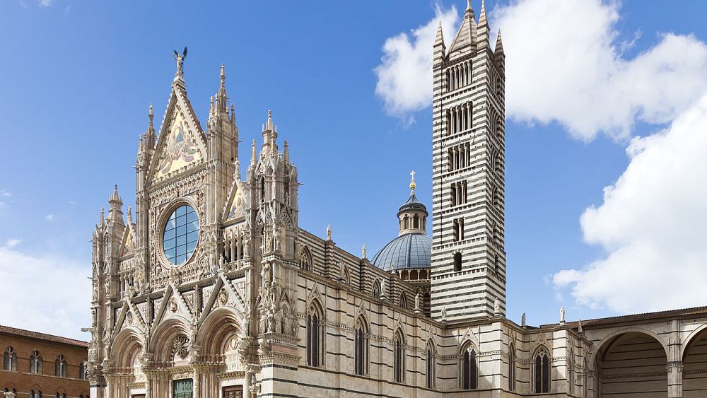 Le magnifique sol en mosaïque du XIVe siècle de la cathédrale de Sienne est temporairement exposé au public