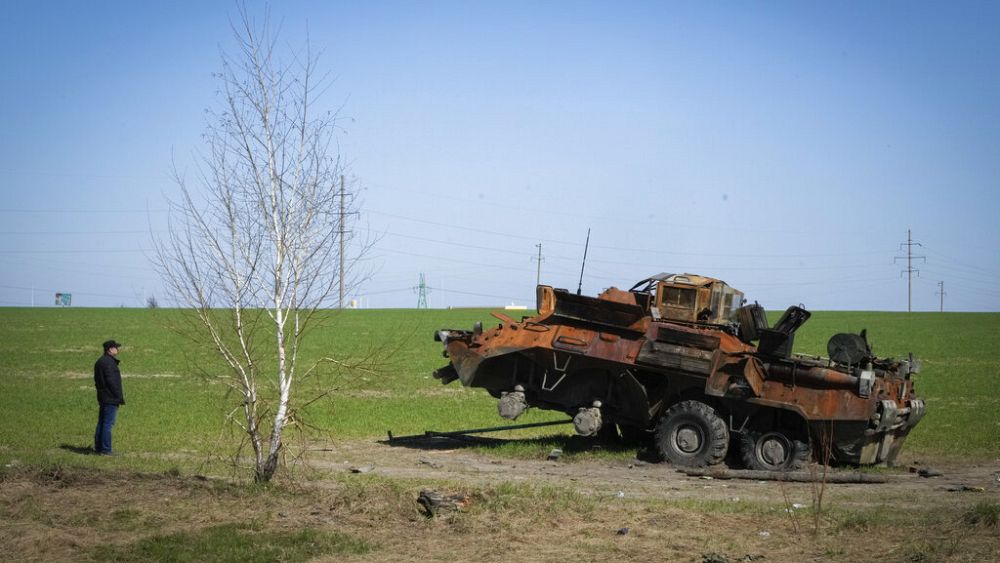 Les forces russes utilisent de vieux véhicules remplis d'explosifs comme bombes en Ukraine – UK MoD