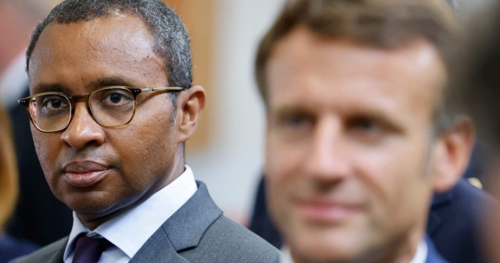 Macron limoge les ministres de l'Éducation et de la Santé lors d'un mini-remaniement