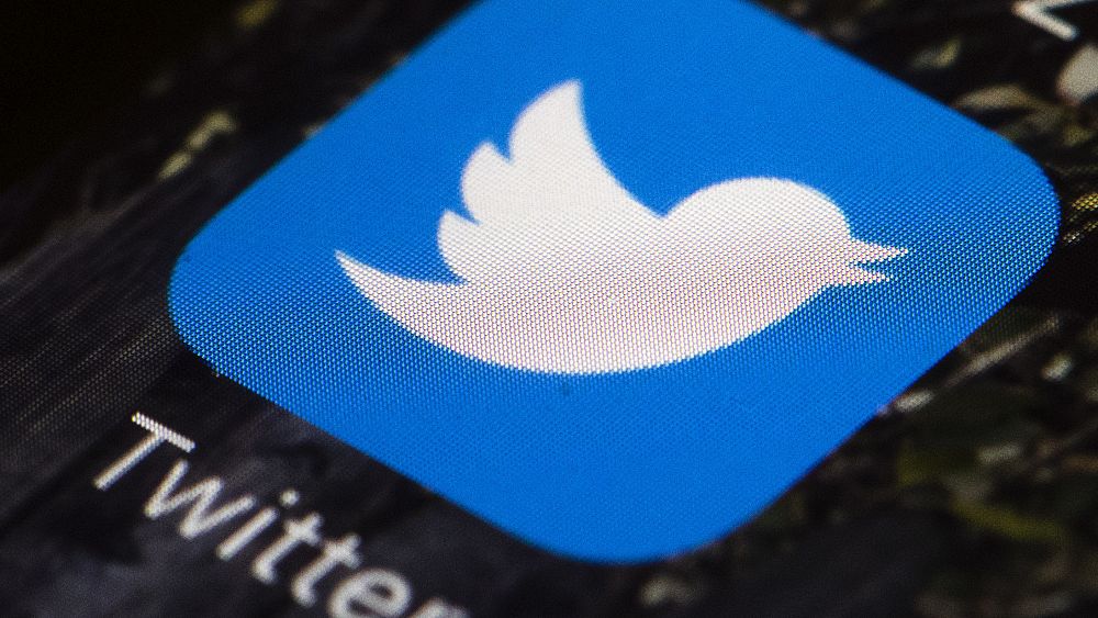 Twitter va changer le logo de l'oiseau bleu en "X", dit Musk