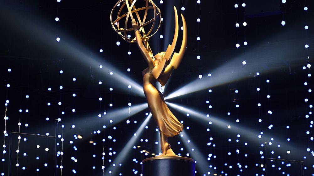 Les Emmy Awards sont officiellement repoussés à l'année prochaine alors que les grèves d'Hollywood font rage
