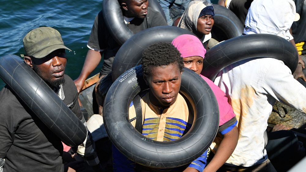 Le gouvernement ou les ONG doivent-ils sauver les migrants en mer ?  Que dit la loi?