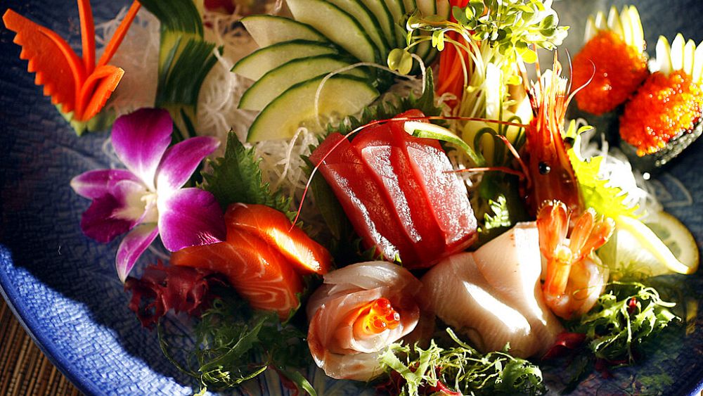 « Sûr et délicieux » : le Premier ministre japonais mange du poisson de Fukushima pour dissiper les inquiétudes après la libération de l'eau