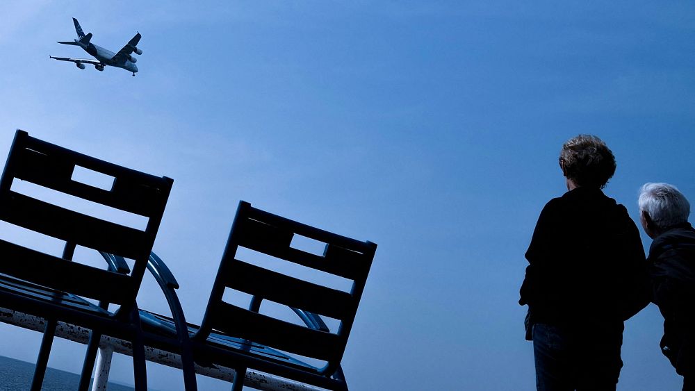 "Cela ne reflète pas le prix pour la planète" : la France veut mettre un terme aux tarifs aériens extrêmement bas