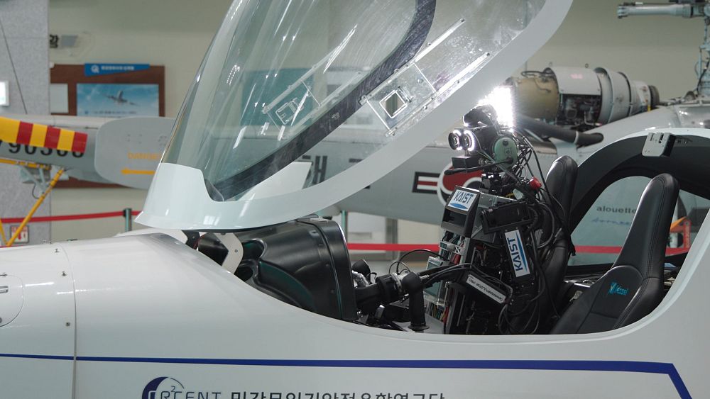 Découvrez 'Pibot', le robot humanoïde qui peut piloter un avion en toute sécurité mieux qu'un humain