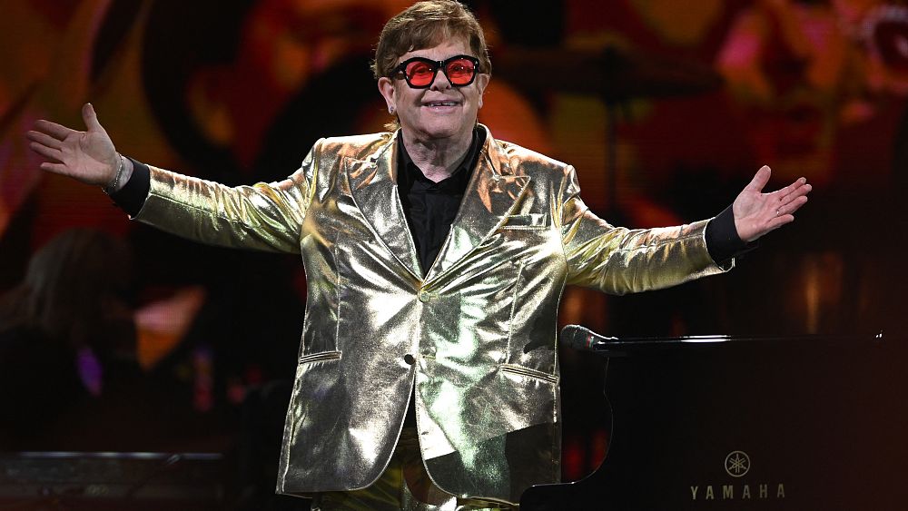 Elton John hospitalisé d'urgence après une chute à son domicile niçois