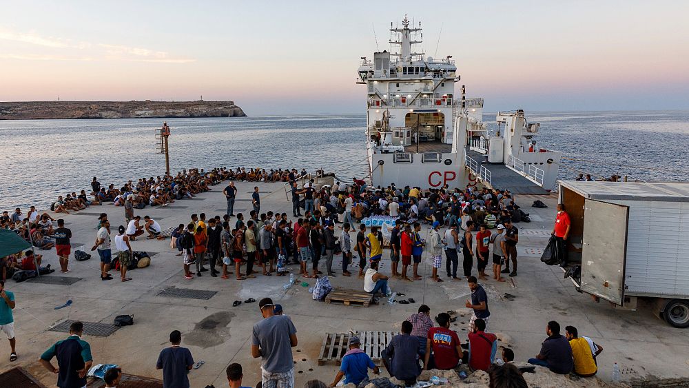 Les organisations humanitaires italiennes se précipitent pour aider les migrants alors que le nombre de nouveaux arrivants continue d'augmenter