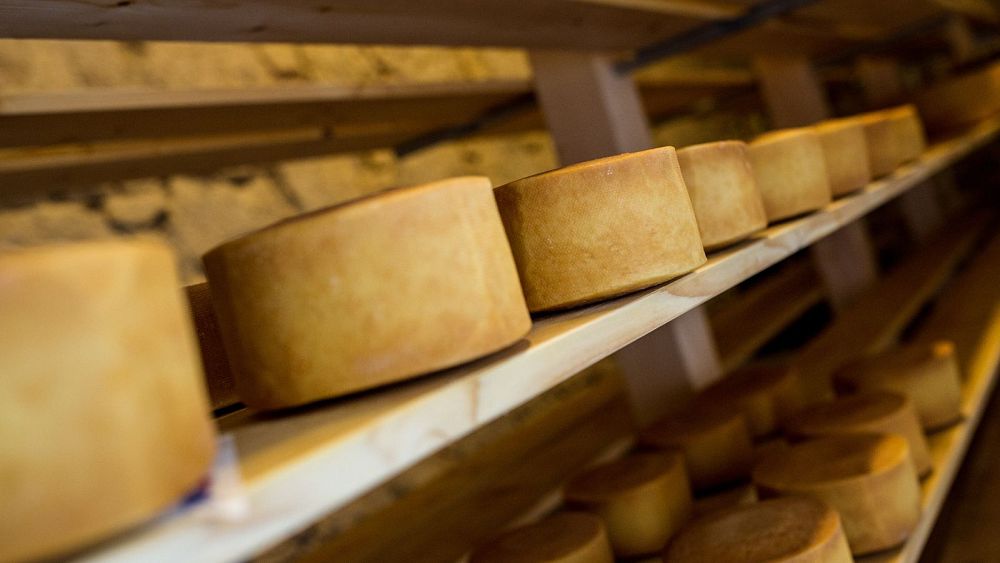 Un Italien meurt après avoir été écrasé par la chute de meules de fromage