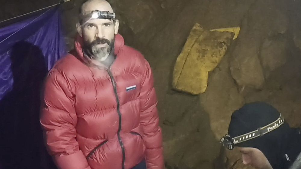 Un chercheur américain coincé dans une grotte turque salue les efforts de sauvetage internationaux