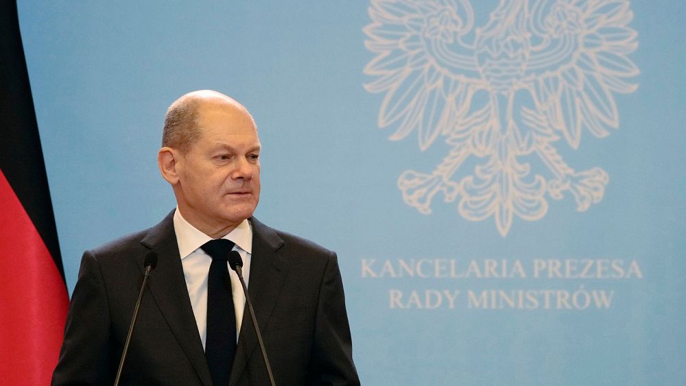 Le parti au pouvoir en Pologne entraîne la chancelière allemande dans le débat référendaire