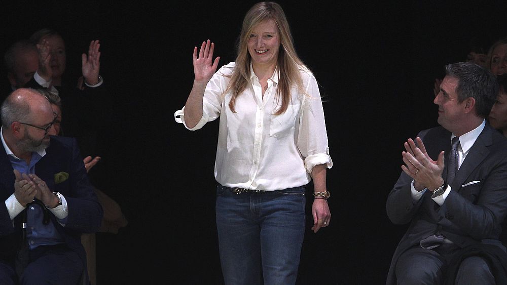 Sarah Burton, la créatrice derrière la robe de mariée royale de Kate, quitte Alexander McQueen