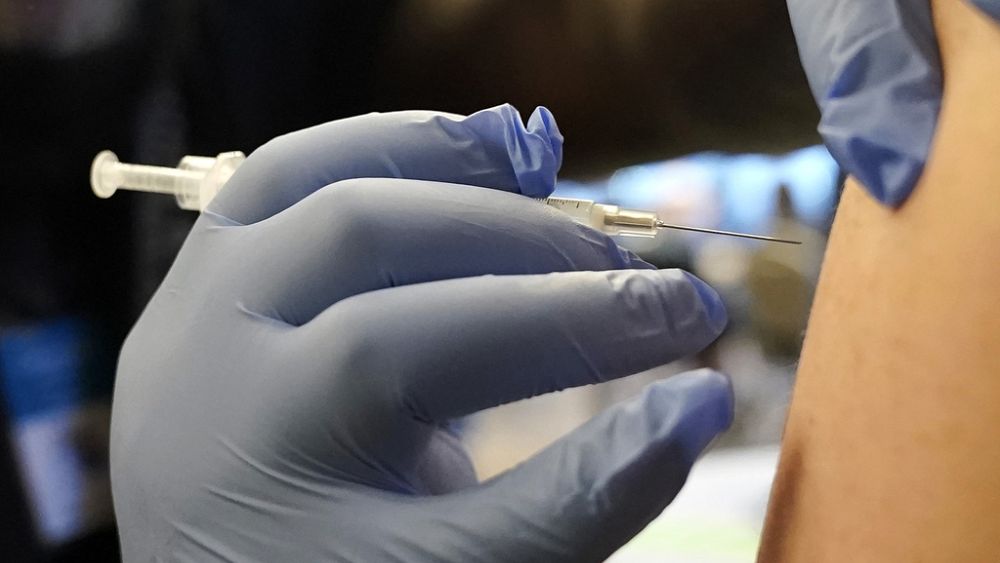 COVID-19 : Bruxelles approuve le vaccin Pfizer adapté pour lutter contre les sous-variants d'Omicron