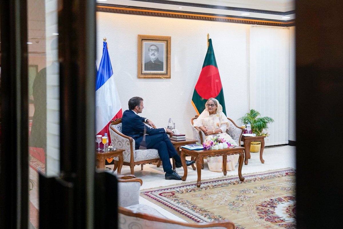 Merci à vous, Première ministre Sheikh Hasina, ainsi qu'aux Bangladaises et Bangladais, pour votre accueil si chaleureux.
Notre amitié est historique et indéfectible.