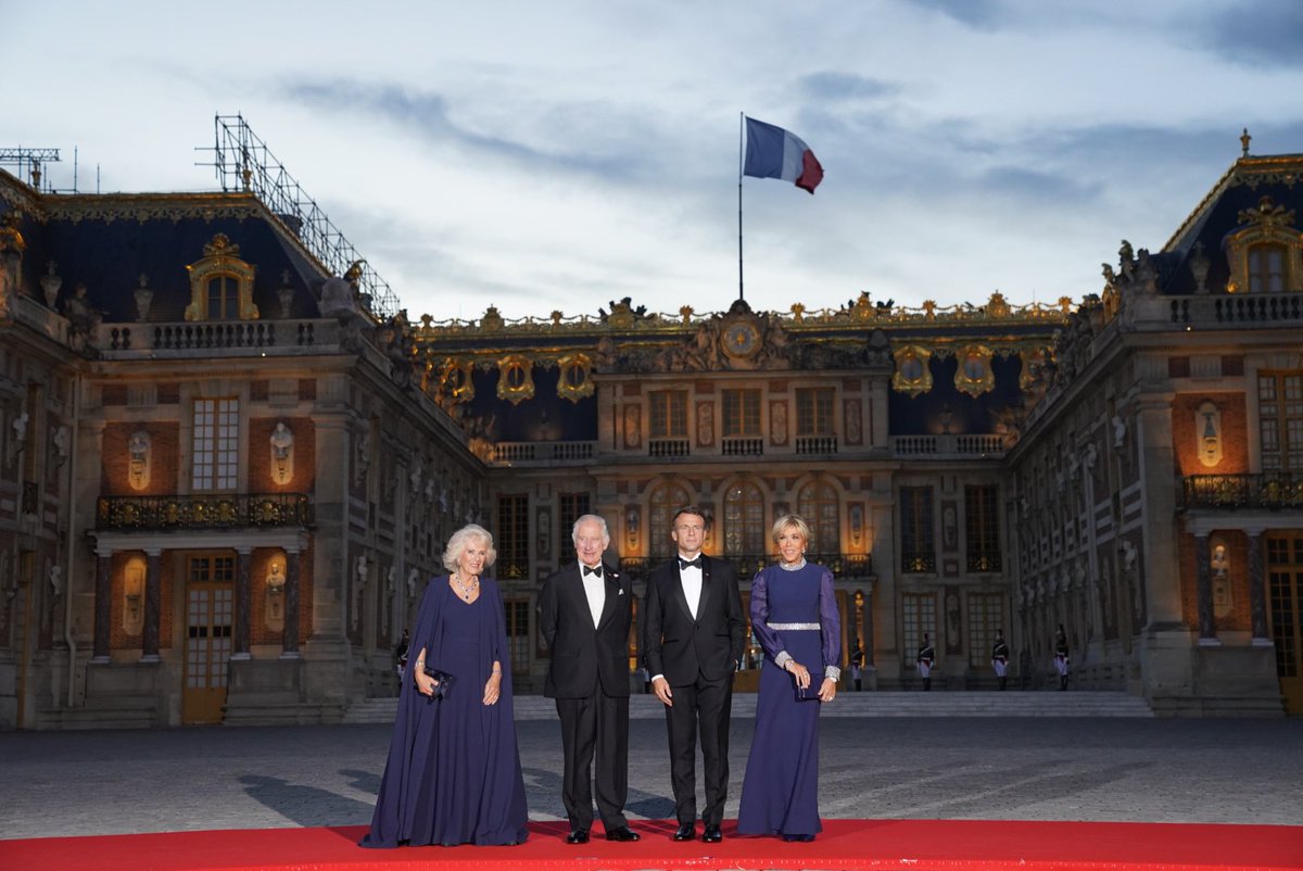 Signe de confiance et d’amitié, votre visite en France nous touche profondément.