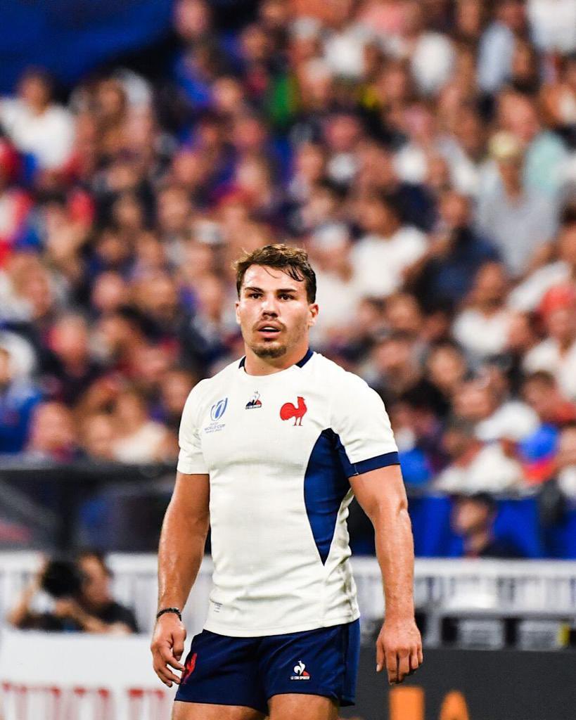 RT by @EmmanuelMacron: French Fiers ??❤️ 
Bravo l'équipe et merci à tous pour l'ambiance de folie ?? #FRANZL