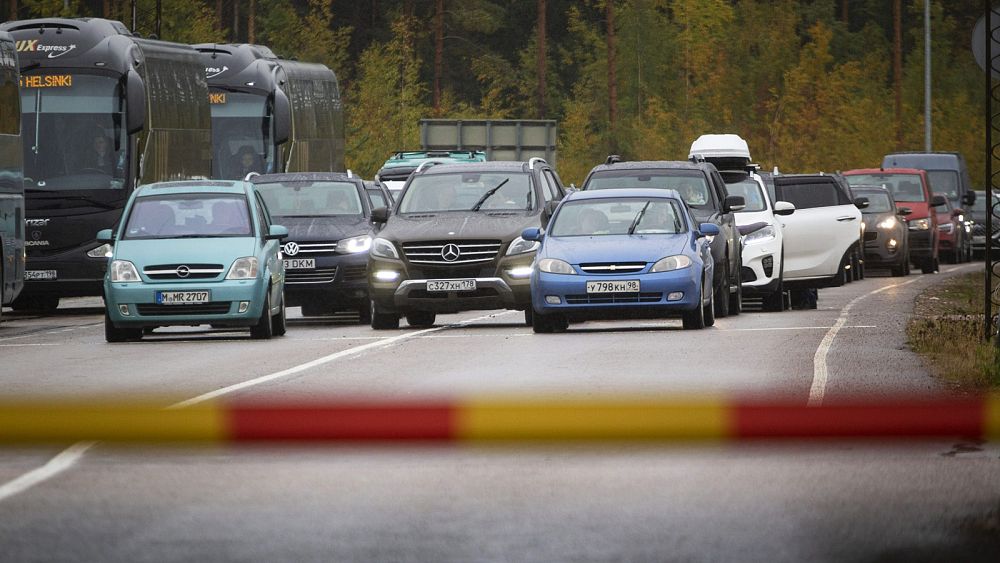 Ne laissez pas les voitures russes entrer sur le territoire de l'UE, dit Bruxelles aux États membres