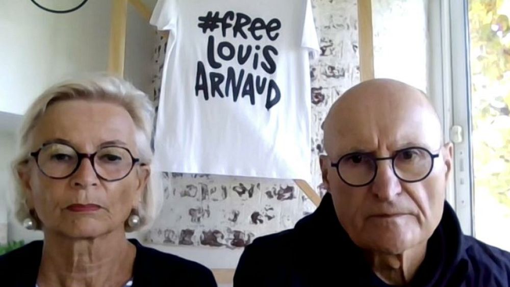 "Aucune réponse de l'Europe", affirment les parents du Français Louis Arnaud emprisonné en Iran