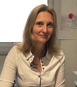 Dr Aouifi dans son cabinet