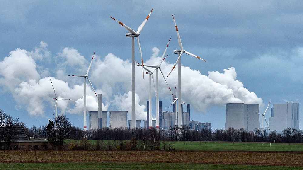 Les énergies renouvelables montent en flèche et les émissions ont diminué – mais l’heure n’est pas à la complaisance, prévient l’UE