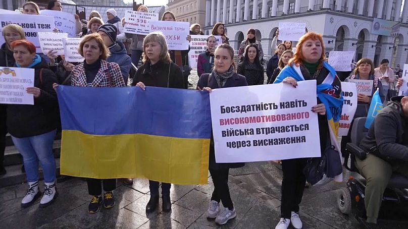 Manifestations pacifiques en Ukraine appelant à la démobilisation des soldats en première ligne depuis 18 mois. 27 octobre 2023