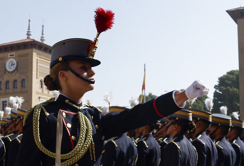 La princesse Leonor d'Espagne, héritière du trône d'Espagne, participe à une "jura de bandera' au cours de laquelle elle prête serment d'allégeance au drapeau.