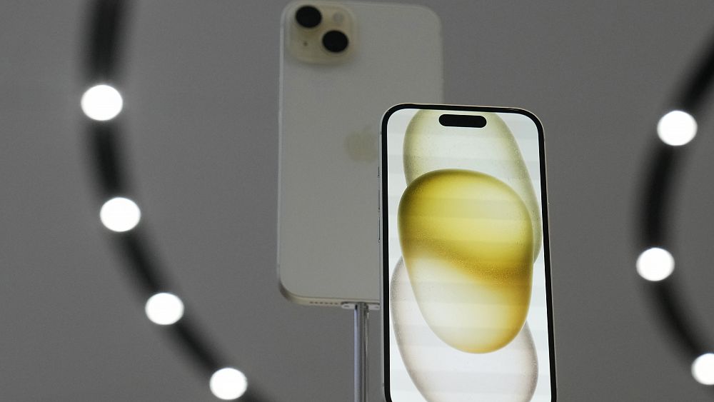 Apple publie un correctif pour un problème qui faisait que l'iPhone 15 fonctionnait « plus chaud que prévu »