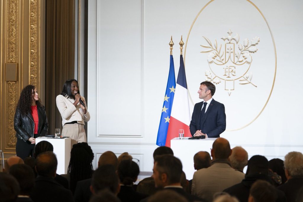 Le sport a de nombreux pouvoirs.
Il éduque et émancipe, il aide à entretenir sa santé, mais ce n'est pas tout : il rassemble et casse l'inégalité liée à l'assignation à résidence dans nos quartiers.
Pour 2024, j'en fais la grande cause nationale.
Faisons le point.…