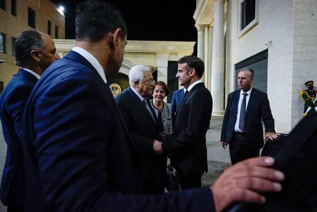 Il était essentiel pour moi de revenir à Ramallah à la rencontre du Président de l’Autorité palestinienne Mahmoud Abbas.
Mes condoléances aux victimes des violences engendrées par l’attaque terroriste du Hamas, une tragédie pour les Israéliens mais aussi pour les Palestiniens.