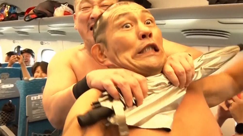 Japon : les passagers d'un train à grande vitesse ont eu droit à un match de lutte à bord, une première mondiale