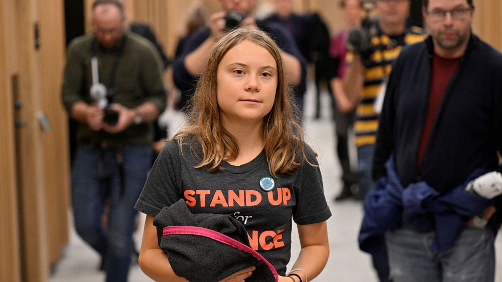 « Nous avons la science de notre côté » : Greta Thunberg se montre provocante alors qu'elle se présente au tribunal