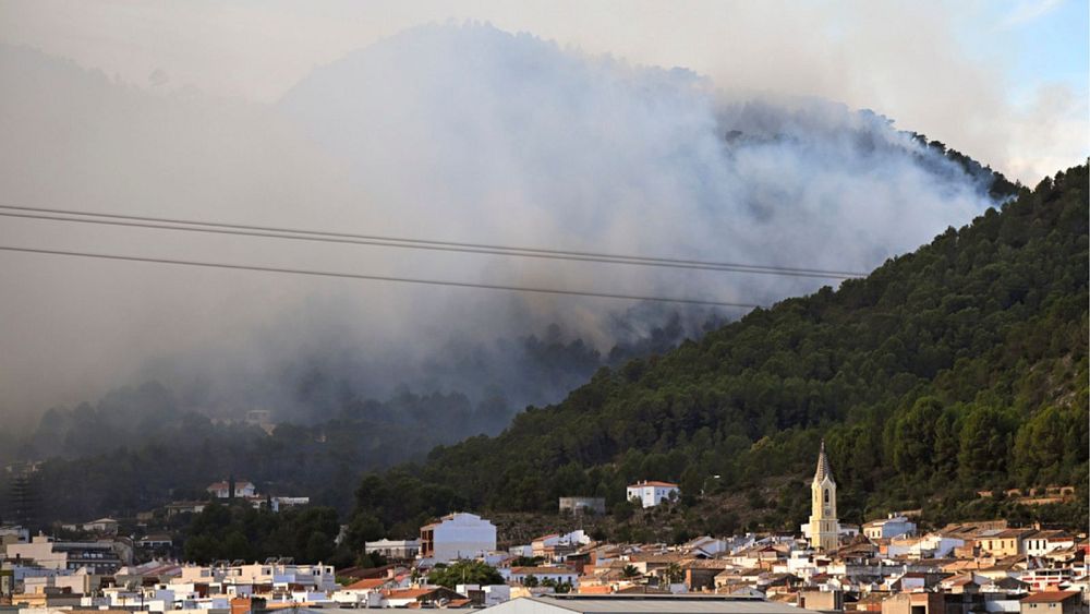 850 personnes évacuées alors que la tempête Ciarán attise un incendie de forêt dans l'est de l'Espagne