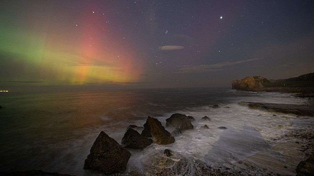 Les aurores boréales éblouissent le ciel européen, de l'Italie à la Bulgarie : pourquoi sont-elles si visibles ?