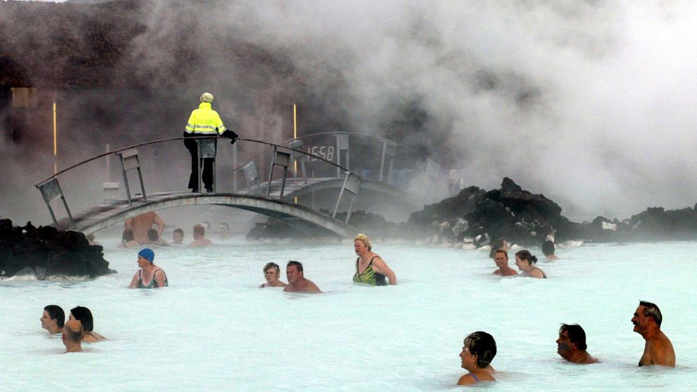Le spa Blue Lagoon en Islande ferme temporairement ses portes alors que les tremblements de terre mettent la zone en alerte en cas d'éruption volcanique