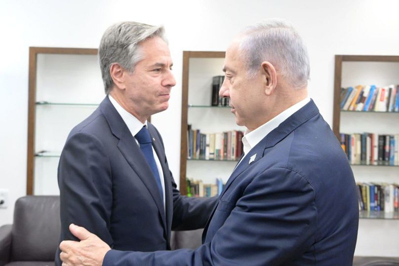 Le secrétaire d'État américain Antony Blinken (à gauche) rencontre le Premier ministre israélien Benjamin Netenyahu (à droite) à Tel Aviv, en Israël, au début du mois.