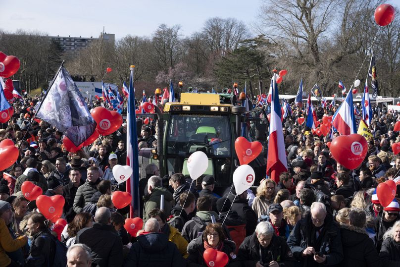 Des milliers de manifestants ont participé à une manifestation antigouvernementale organisée par les organisations paysannes à La Haye en mars dernier.
