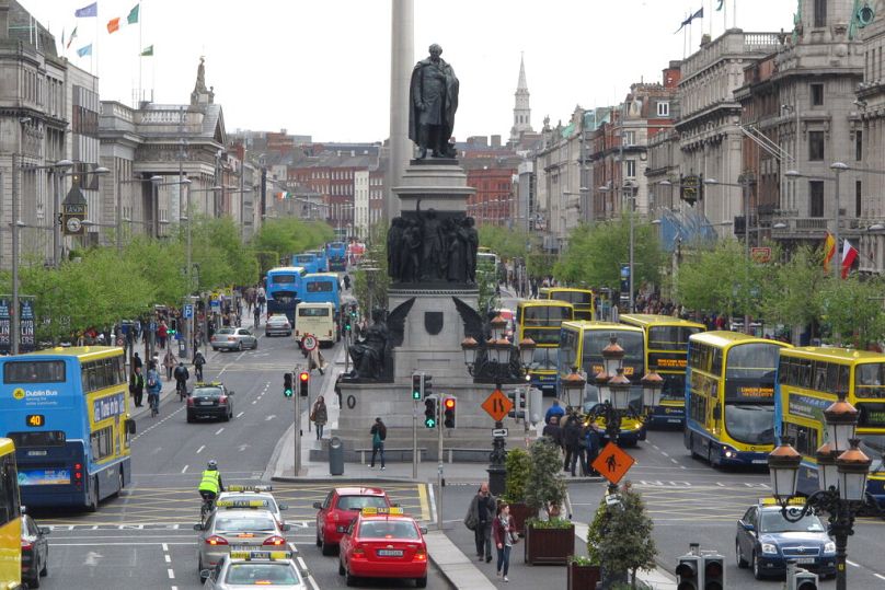DOSSIER : Le boulevard le plus large de la capitale irlandaise, O'Connell Street, est rempli de bus et de navetteurs aux heures de pointe du soir à Dublin le 30 avril 2012.