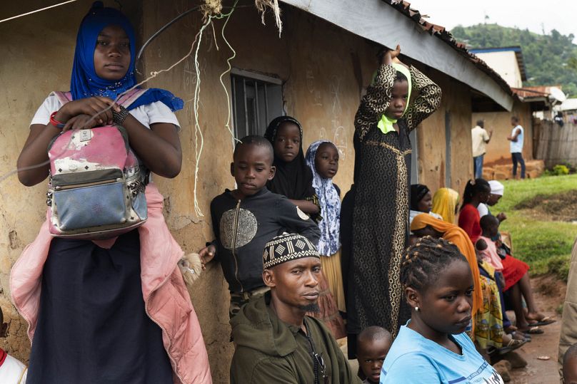 Des habitants font la queue pour recevoir le vaccin contre Ebola à Beni, Congo RDC, le 13 juillet 2019.