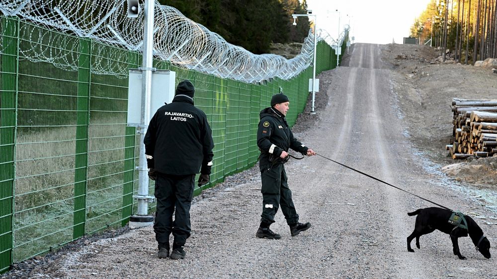 La Russie utilise des tactiques de « guerre hybride » pour pousser les migrants à franchir la frontière finlandaise