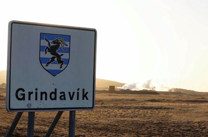Un panneau du village de Grindavik, qui a été évacué en raison de l'activité volcanique, près de Grindavik, en Islande, le 13 novembre 2023.