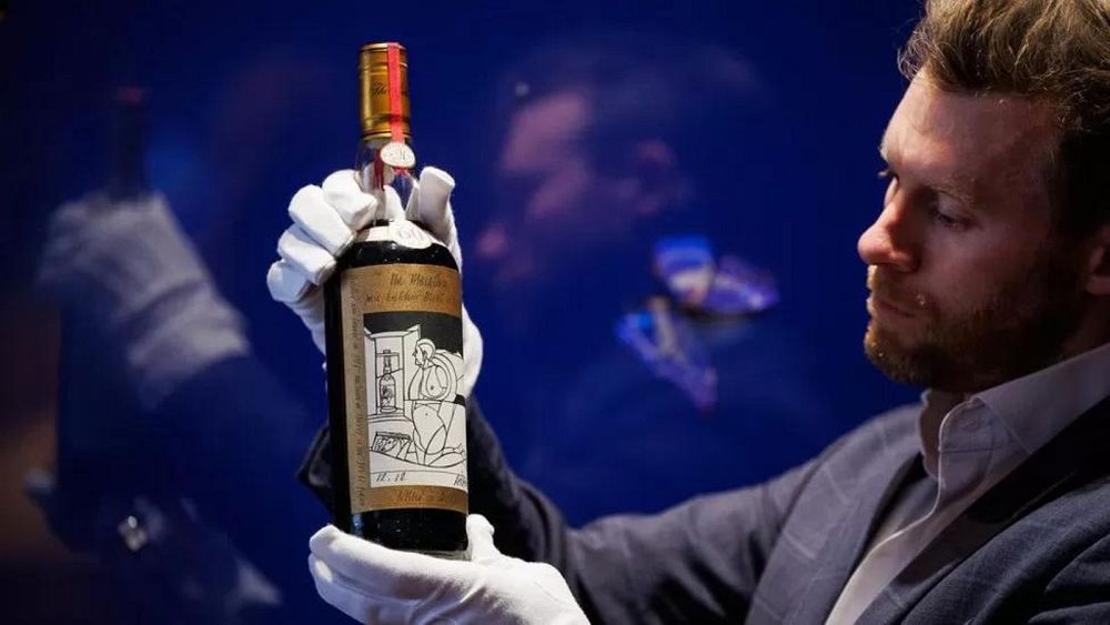 Un whisky écossais rare devient la bouteille la plus chère du monde à 2,4 millions d'euros