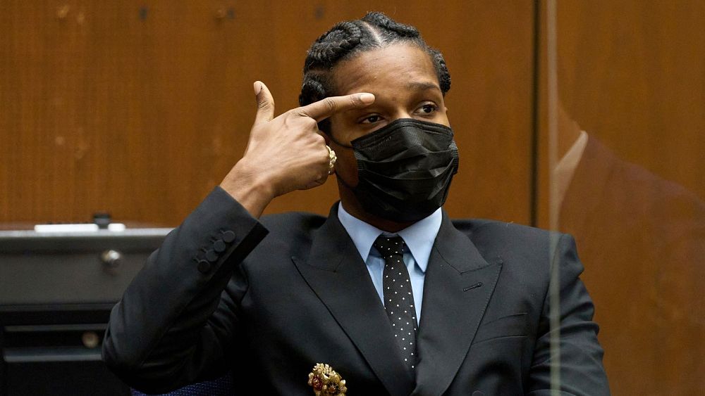 A$AP Rocky, le partenaire de Rihanna, doit être jugé pour avoir tiré avec une arme à feu sur un ancien ami