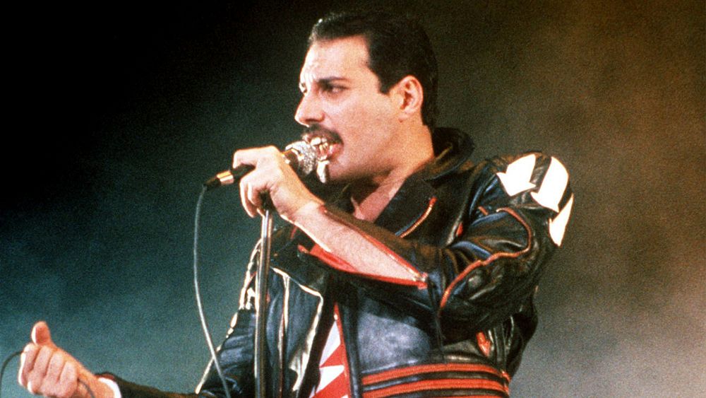 Revue culturelle : Comment la mort de Freddie Mercury a changé la perception du sida