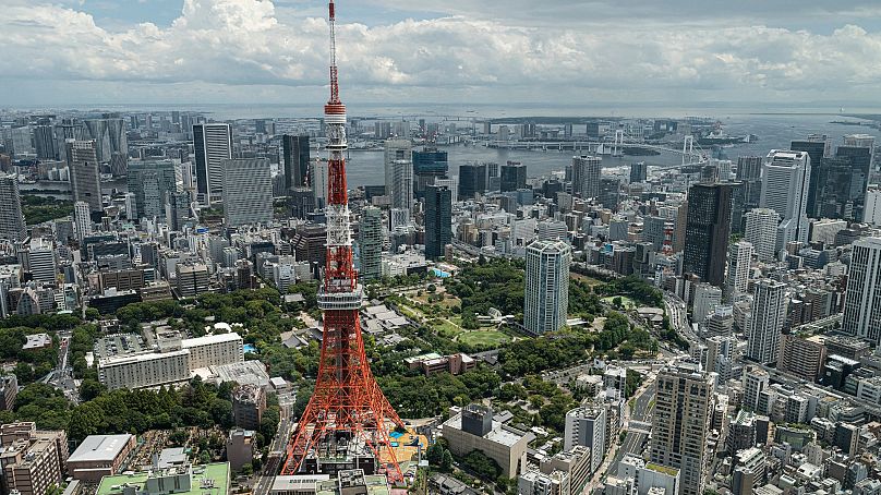 La Tour de Tokyo est vue du 52ème étage de