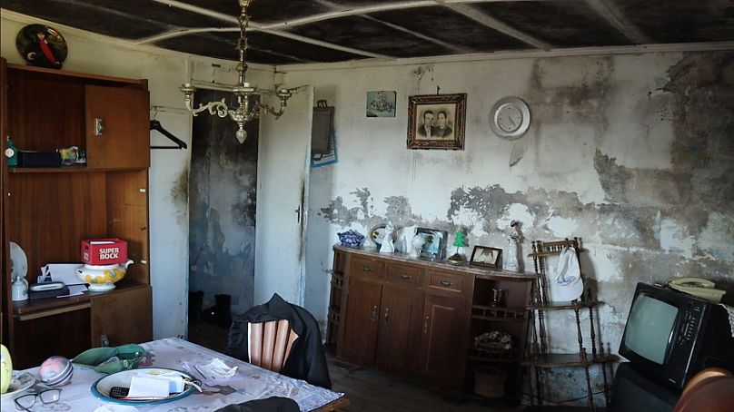 Les bénévoles disent que les maisons qu'ils aident à reconstruire sont en mauvais état