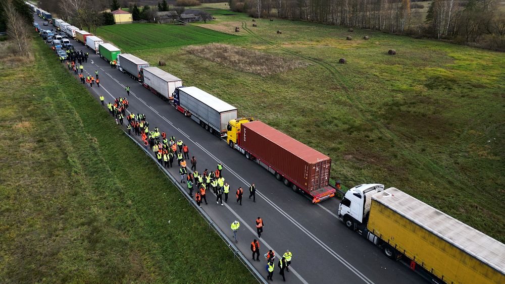 Bruxelles menace la Pologne de poursuites judiciaires suite au blocus « inacceptable » des camionneurs à la frontière ukrainienne